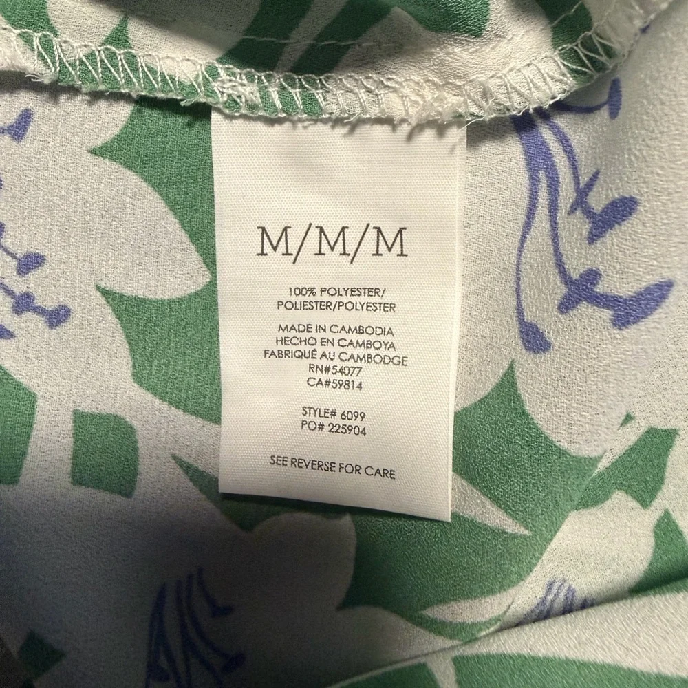 Cabi Floral Green & White Sleeveless Blouse, touch of Blue. Placket & collar. M. - Picture 7 of 7